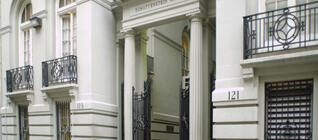 Холл Шотенштейн